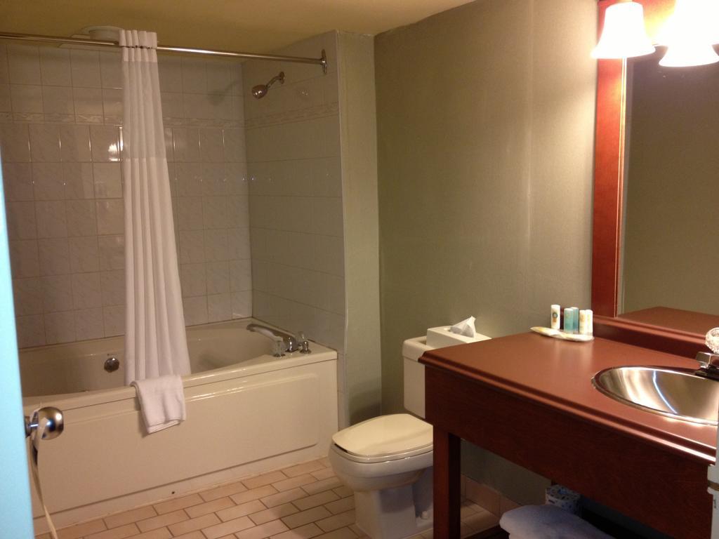 Quality Inn & Suites Bay Front Sault Ste. Marie Dış mekan fotoğraf
