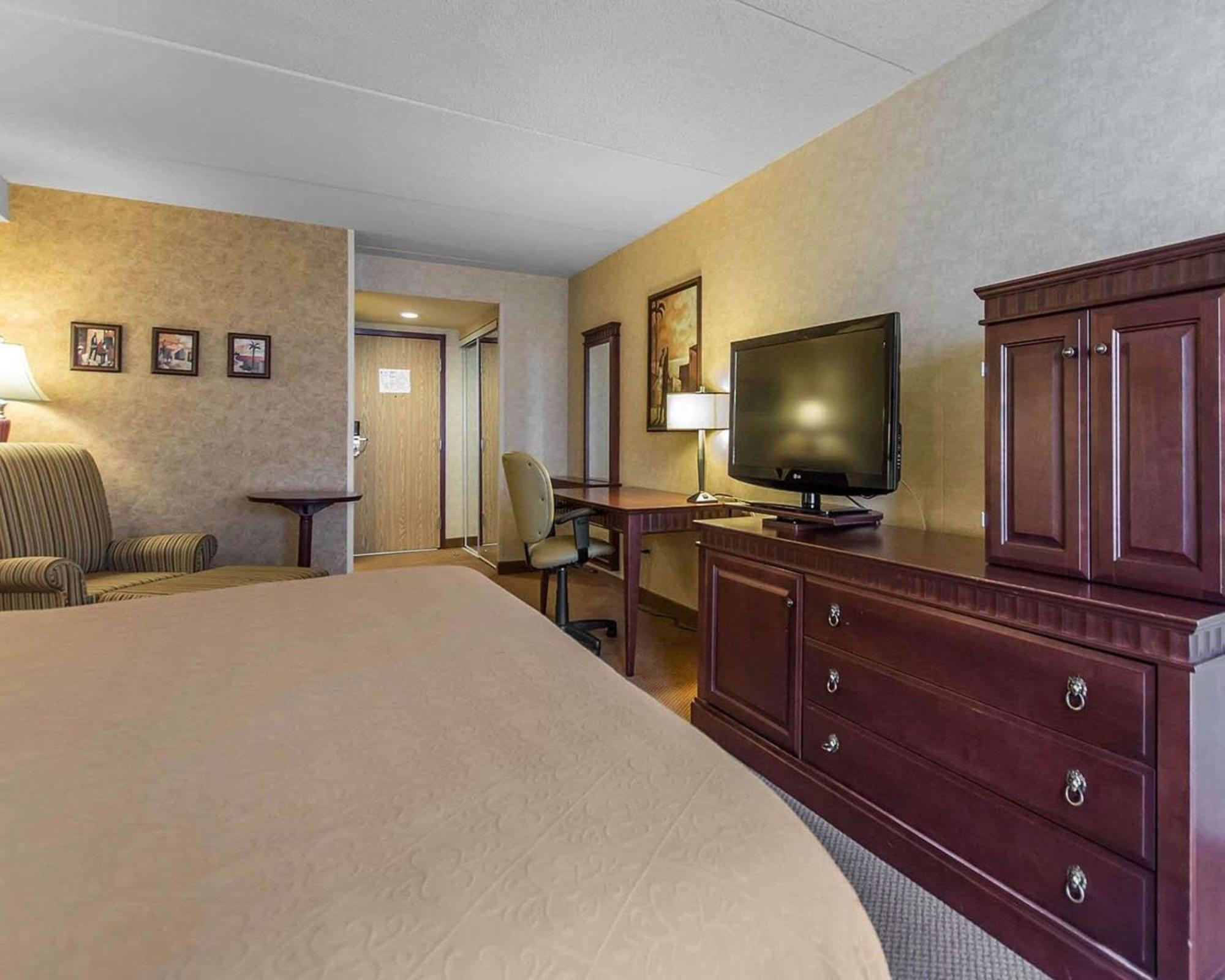 Quality Inn & Suites Bay Front Sault Ste. Marie Dış mekan fotoğraf